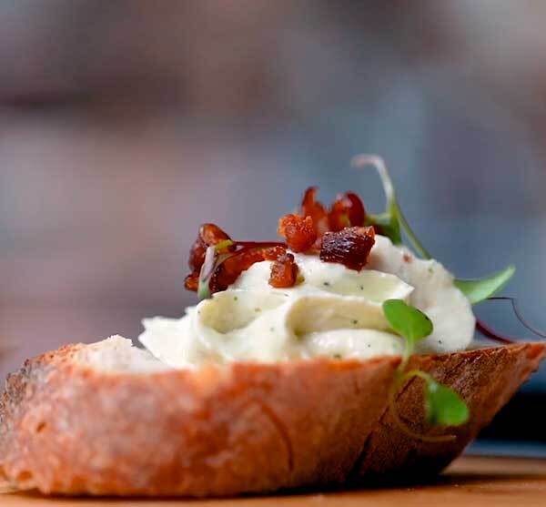 Patê de Cream Cheese Aerado com parmesão e ervas MOB