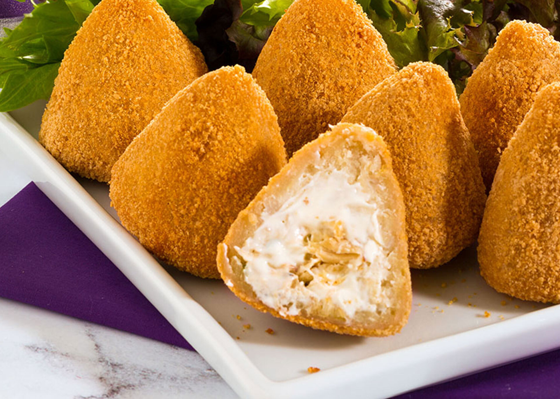 M coxinhas de inhame recheadas de frango e cream cheese